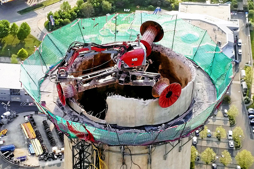 MB Spezialabbruch - Projects: Jena CHP - dismantling of reinforced concrete chimney using DriveBreaker
