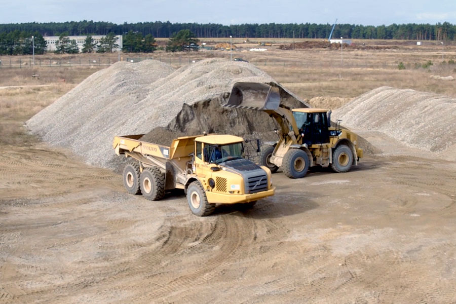 MB Spezialabbruch - Earthworks / Civil engineering: Loader und dump truck