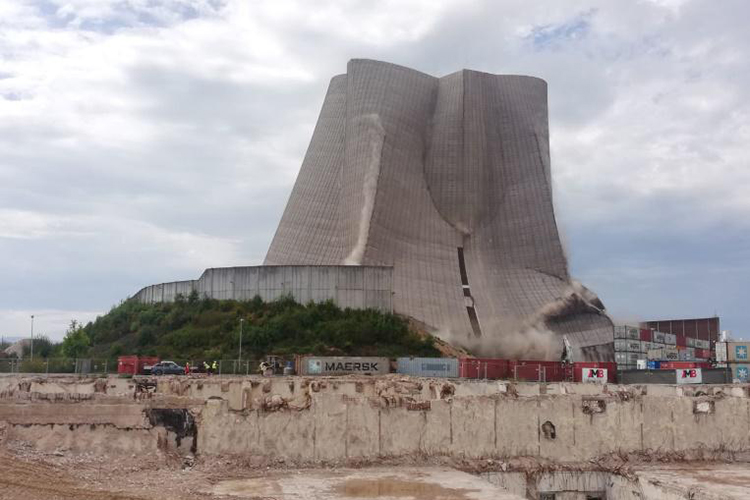 Successful dismantling of the cooling tower of the Mülheim-Kärlich NPP
