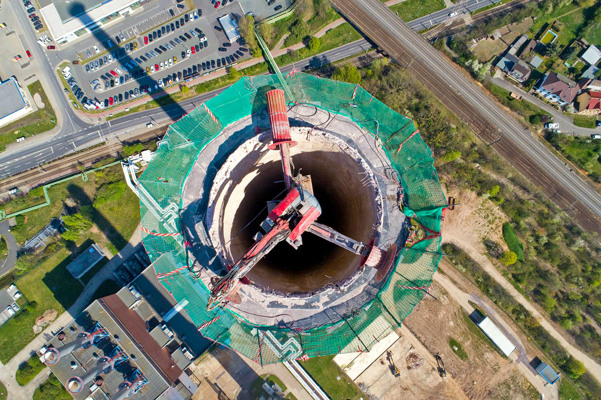 Mehr Sicherheit durch hydraulisch selbstkletternde Gerüstsysteme