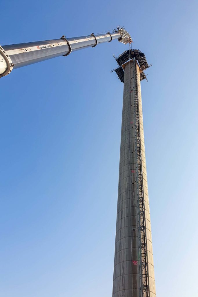 MB special demolition - Projects: Chimney, Aschaffenburg - selective dismantling using special equipment