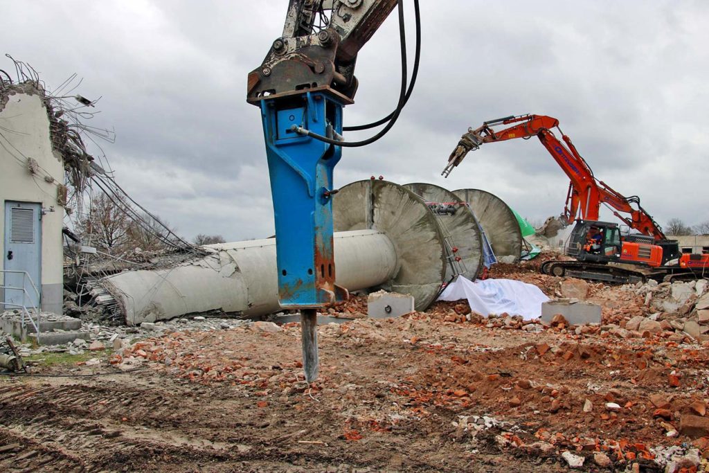 MB Spezialabbruch - Projects: Radio tower Karlsruhe - demolition of former radio tower: Fallen radio tower